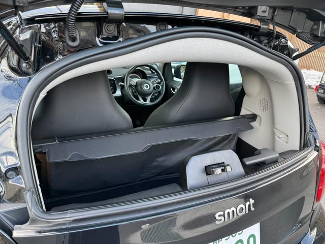 スマートフォーツークーペ ターボ　１オーナー／ナビゲーションＰＫＧ／ＤＩＮＡＭＩＣＡスポーツシート／シートヒーター／アンビエントライト／ＬＥＤアダプティブ／１８ＡＭＧ５ツインスポーク／レザーステアリング／ブラックメッシュ（56枚目）