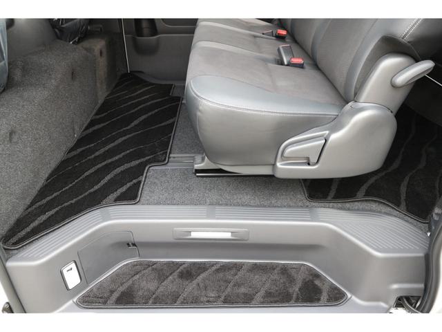 スーパーGL ダークプライムII 2.8D-T3ナンバーワゴン乗用車登録8人ベンチシート2脚スライドレールフルセグナビフリップダウンモニター両側電動スライドドアパノラマミックビューモニターLEDテールウッドインテリアミニバン仕様(33枚目)