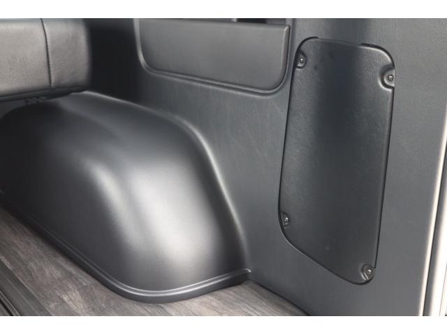 スーパーGL ダークプライムII 2.8D-T2WD3列REVOシート2脚4ナンバー8人フロアフローリングロングスライドレールフルフルラットベット対面ラウンジ展開フルセグナビフリップダウンモニターパノラマモニター車中泊アウトドア仕様(22枚目)