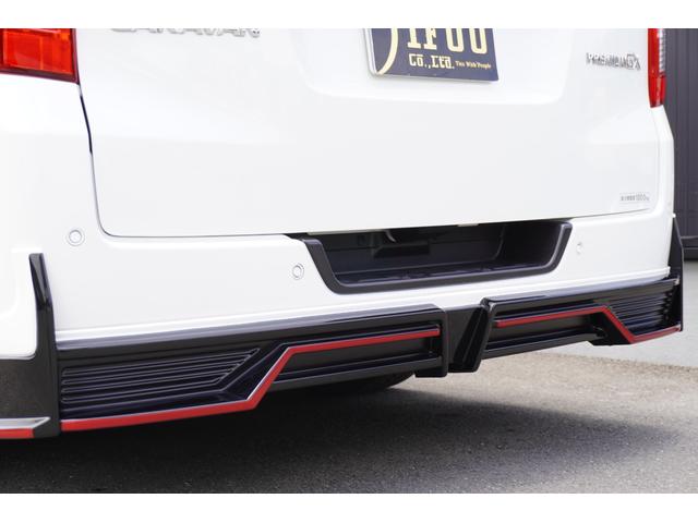 キャラバン ロンググランドプレミアムＧＸ　ＤｙｎａｓｔｙＡＬＡＩＶＥ・ＧＴ－ｖフルエアロカスタムコンプリートオーバーフェンダー１８ｉｎアルミバケットシートカバーベットキット９ｉｎナビ後席モニターセンターコンソールレッドインテリア電動スライド（31枚目）