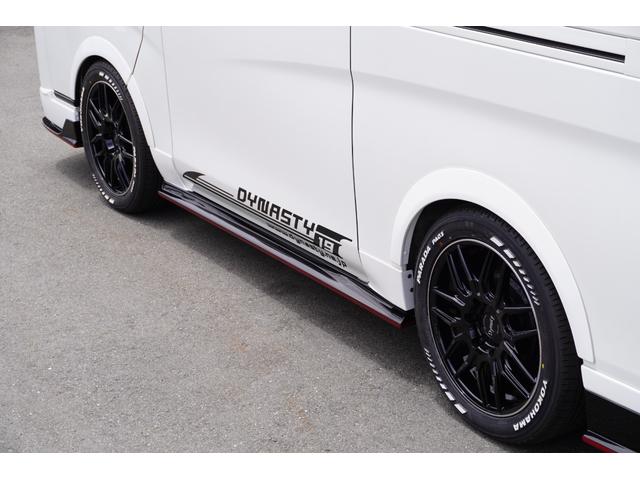 キャラバン ロンググランドプレミアムＧＸ　ＤｙｎａｓｔｙＡＬＡＩＶＥ・ＧＴ－ｖフルエアロカスタムコンプリートオーバーフェンダー１８ｉｎアルミバケットシートカバーベットキット９ｉｎナビ後席モニターセンターコンソールレッドインテリア電動スライド（32枚目）
