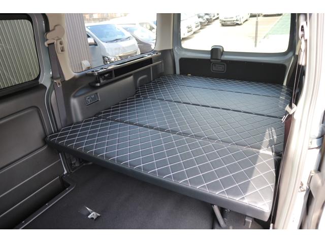 キャラバン ロンググランドプレミアムＧＸ　カスタムコンプリートヘッドライトインナーブラックバンパープロテクター１７ｉｎアルミローダウンバケットシートカバーベッドキットセンターコンソール地ナビ後席モニター天井スピーカーラゲッジサイドテーブル（32枚目）