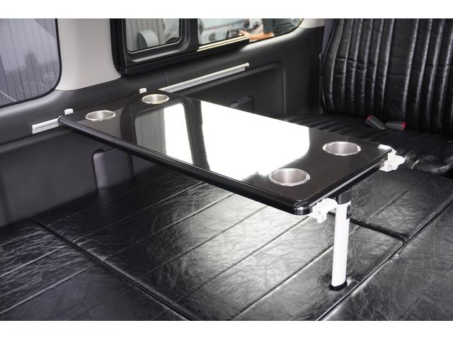 ＮＶ３５０キャラバンマイクロバス 　３ナンバー乗用登録１０人対面ラウンジベッド家具ＩＦ－ＷＢ８カスタムコンプリートＤｙｎａｓｔｙＥＸＩＳＴエアロパッケージオーバーフェンダー２ピースアルミフローリングテーブル天井間接照明センターコンソール（46枚目）