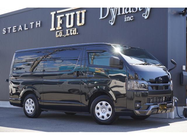 ハイエースバン スーパーＧＬ　ダークプライムＩＩ　２．８Ｄ－Ｔ２ＷＤ３列ＲＥＶＯシート２脚４ナンバー８人ロングスライドレールフローリングフルフラットベッド対面ラウンジアルパインＢＩＧＸ１１ｉｎナビ後席１２．８ｉｎモニター天井スピーカセンターコンソール（2枚目）