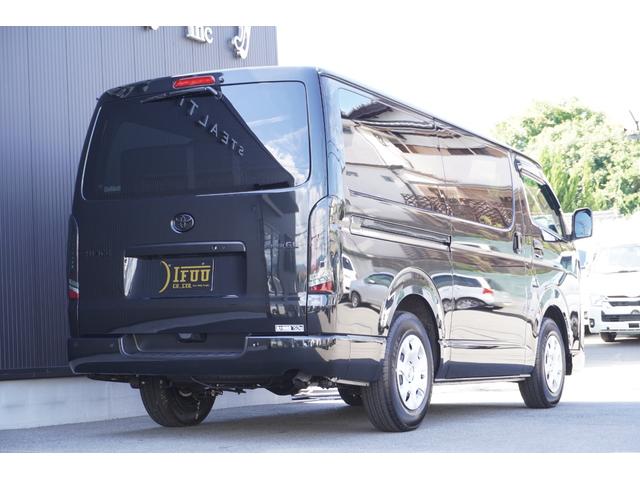 ハイエースバン スーパーＧＬ　ダークプライムＩＩ　２．８Ｄ－Ｔ２ＷＤ３列ＲＥＶＯシート２脚４ナンバー８人ロングスライドレールフローリングフルフラットベッド対面ラウンジアルパインＢＩＧＸ１１ｉｎナビ後席１２．８ｉｎモニター天井スピーカセンターコンソール（18枚目）