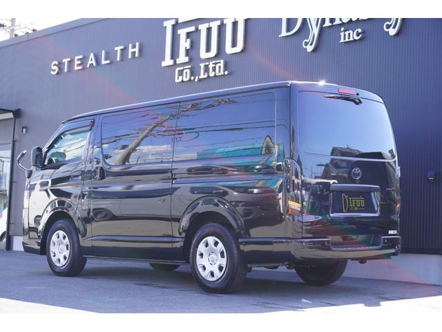 ハイエースバン スーパーＧＬ　ダークプライムＩＩ　２．８Ｄ－Ｔ２ＷＤ３列ＲＥＶＯシート２脚４ナンバー８人ロングスライドレールフローリングフルフラットベッド対面ラウンジアルパインＢＩＧＸ１１ｉｎナビ後席１２．８ｉｎモニター天井スピーカセンターコンソール（23枚目）