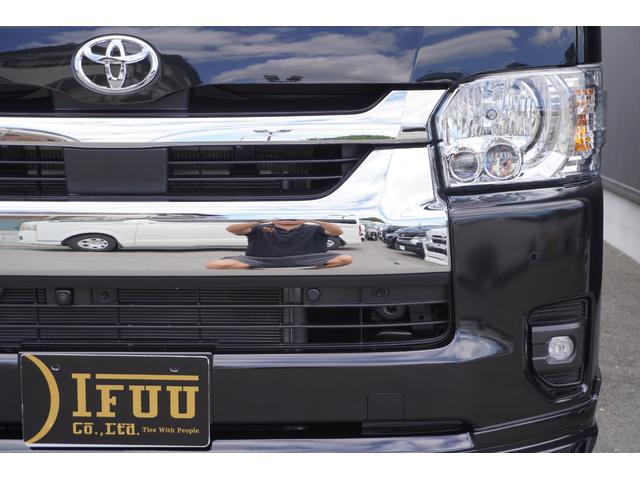 ハイエースワゴン ＧＬ　登録済未使用車３列目対面ラウンジベッド家具オプションベッドフローリングテーブルカスタムコンプリートＩＦ－ＷＢ８フルフラット対面ラウンジアルパインＢＩＧＸ１１ナビ後席１２．８モニターセンターコンソール（6枚目）