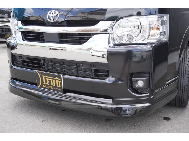 ハイエースワゴン ＧＬ　登録済未使用車３列目対面ラウンジベッド家具オプションベッドフローリングテーブルカスタムコンプリートＩＦ－ＷＢ８フルフラット対面ラウンジアルパインＢＩＧＸ１１ナビ後席１２．８モニターセンターコンソール（7枚目）