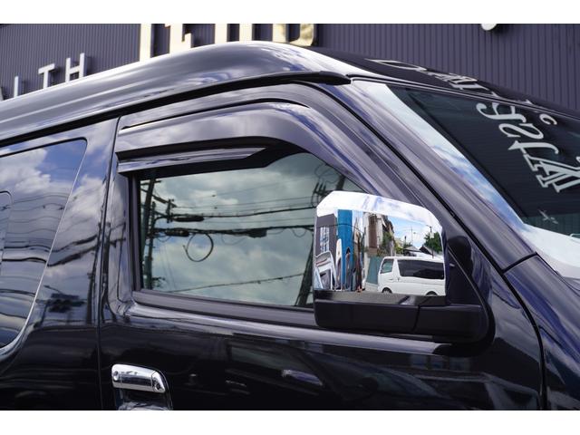 ハイエースワゴン ＧＬ　登録済未使用車３列目対面ラウンジベッド家具オプションベッドフローリングテーブルカスタムコンプリートＩＦ－ＷＢ８フルフラット対面ラウンジアルパインＢＩＧＸ１１ナビ後席１２．８モニターセンターコンソール（10枚目）