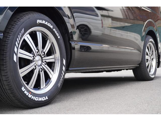 ハイエースワゴン ＧＬ　登録済未使用車３列目対面ラウンジベッド家具オプションベッドフローリングテーブルカスタムコンプリートＩＦ－ＷＢ８フルフラット対面ラウンジアルパインＢＩＧＸ１１ナビ後席１２．８モニターセンターコンソール（15枚目）