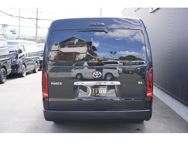 ハイエースワゴン ＧＬ　登録済未使用車３列目対面ラウンジベッド家具オプションベッドフローリングテーブルカスタムコンプリートＩＦ－ＷＢ８フルフラット対面ラウンジアルパインＢＩＧＸ１１ナビ後席１２．８モニターセンターコンソール（17枚目）