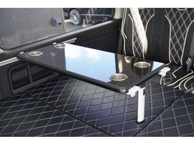 ハイエースワゴン ＧＬ　登録済未使用車３列目対面ラウンジベッド家具オプションベッドフローリングテーブルカスタムコンプリートＩＦ－ＷＢ８フルフラット対面ラウンジアルパインＢＩＧＸ１１ナビ後席１２．８モニターセンターコンソール（25枚目）