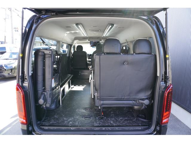 ハイエースワゴン ＧＬ　登録済未使用車３列目対面ラウンジベッド家具オプションベッドフローリングテーブルカスタムコンプリートＩＦ－ＷＢ８フルフラット対面ラウンジアルパインＢＩＧＸ１１ナビ後席１２．８モニターセンターコンソール（34枚目）
