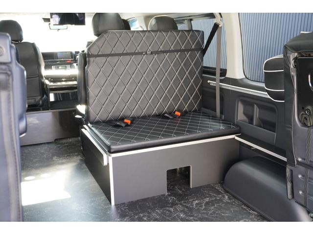 ハイエースワゴン ＧＬ　登録済未使用車３列目対面ラウンジベッド家具オプションベッドフローリングテーブルカスタムコンプリートＩＦ－ＷＢ８フルフラット対面ラウンジアルパインＢＩＧＸ１１ナビ後席１２．８モニターセンターコンソール（41枚目）