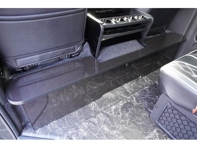 ハイエースワゴン ＧＬ　登録済未使用車３列目対面ラウンジベッド家具オプションベッドフローリングテーブルカスタムコンプリートＩＦ－ＷＢ８フルフラット対面ラウンジアルパインＢＩＧＸ１１ナビ後席１２．８モニターセンターコンソール（45枚目）