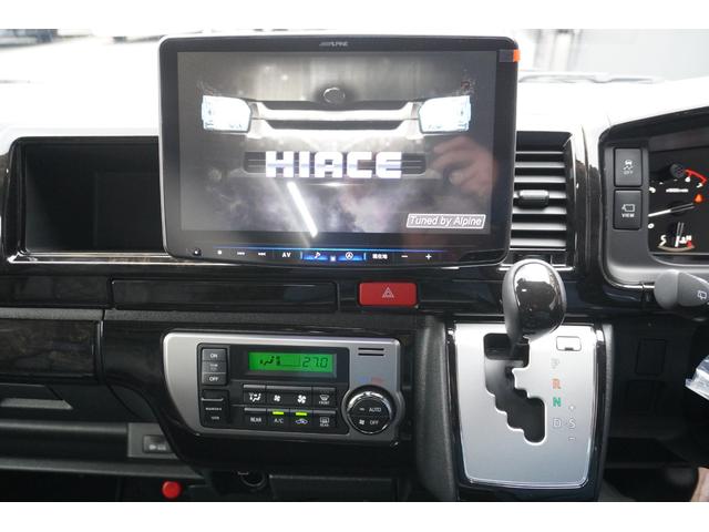 ハイエースワゴン ＧＬ　登録済未使用車３列目対面ラウンジベッド家具オプションベッドフローリングテーブルカスタムコンプリートＩＦ－ＷＢ８フルフラット対面ラウンジアルパインＢＩＧＸ１１ナビ後席１２．８モニターセンターコンソール（52枚目）