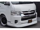 ハイエースワゴン ＧＬ　登録済未使用車３列目対面ラウンジベッド家具オプションベッドフローリングテーブルＩＦ－ＷＢ８リビングサルーンカスタムアルパインＢＩＧＸ１１ナビ後席１２．８モニターセンターコンソール天井足下間接照明（4枚目）