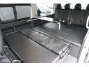 ＧＬ　登録済み未使用車２列目３名Ｉ－ｓｅａｔＲＥＶＯシート対面ラウンジベッド家具ＩＦ－ＷＲ９フローリングテーブル天井間接照明フルフラットベッド対面ラウンジ地ナビ後席モニター天井スピーカーセンターコンソール（36枚目）