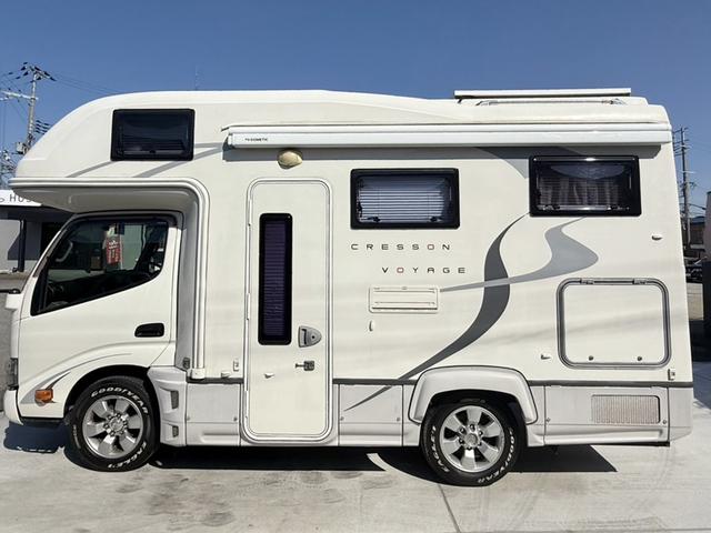 カムロード キャンピング　Ｃｒｅｓｓｏｎ　Ｖｏｙａｇｅ　エボライト　ナッツＲＶ車　ソーラーパネル　ＦＦヒーター　家庭用エアコン　サブバッテリー　リアラダー　冷蔵庫　シンク　内装クリーニング済み　ワンオーナー車　禁煙車　ナビ　ＴＶ　Ｂカメラ　ルーム型ミラー　ＥＴＣ（15枚目）