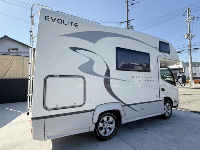 カムロード キャンピング　Ｃｒｅｓｓｏｎ　Ｖｏｙａｇｅ　エボライト　ナッツＲＶ車　ソーラーパネル　ＦＦヒーター　家庭用エアコン　サブバッテリー　リアラダー　冷蔵庫　シンク　内装クリーニング済み　ワンオーナー車　禁煙車　ナビ　ＴＶ　Ｂカメラ　ルーム型ミラー　ＥＴＣ（22枚目）