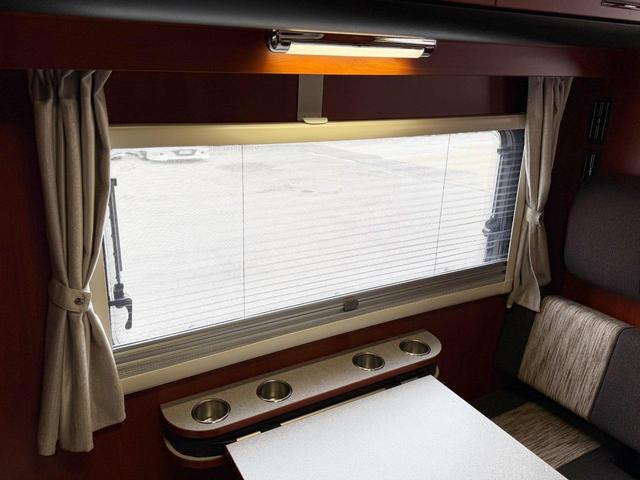 カムロード キャンピング　Ｃｒｅｓｓｏｎ　Ｖｏｙａｇｅ　エボライト　ナッツＲＶ車　ソーラーパネル　ＦＦヒーター　家庭用エアコン　サブバッテリー　リアラダー　冷蔵庫　シンク　内装クリーニング済み　ワンオーナー車　禁煙車　ナビ　ＴＶ　Ｂカメラ　ルーム型ミラー　ＥＴＣ（60枚目）