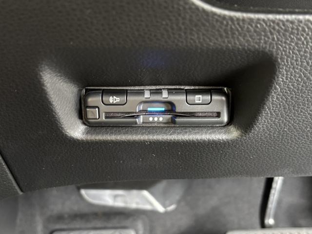 フィット リュクス　純正８型ＤＡ　Ｂカメラ　ＥＴＣ　ドラレコ　プレミアムライトブラウンインテリア　革シート　シートヒーター　ステアヒーター　ワイヤレス充電器　女性ワンオーナー車　禁煙　１６ＡＷ　ＬＥＤランプ　スペアキー有（41枚目）