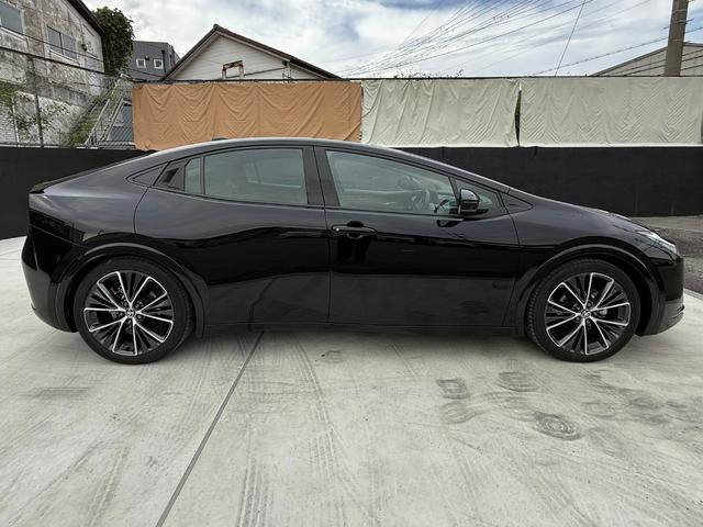 プリウス Ｚ　パノラマルーフ　デジタルインナーミラー／ドラレコ　１２．３インチＤＡ　地デジＴＶ　ＢＳＭ　パノラミックビューモニター　パワーバックドア　ＥＴＣ２．０　禁煙車　合皮シート　シートベンチレーション（13枚目）