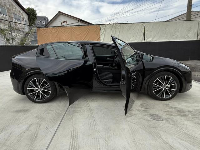 プリウス Ｚ　パノラマルーフ　デジタルインナーミラー／ドラレコ　１２．３インチＤＡ　地デジＴＶ　ＢＳＭ　パノラミックビューモニター　パワーバックドア　ＥＴＣ２．０　禁煙車　合皮シート　シートベンチレーション（14枚目）