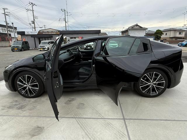 プリウス Ｚ　パノラマルーフ　デジタルインナーミラー／ドラレコ　１２．３インチＤＡ　地デジＴＶ　ＢＳＭ　パノラミックビューモニター　パワーバックドア　ＥＴＣ２．０　禁煙車　合皮シート　シートベンチレーション（16枚目）