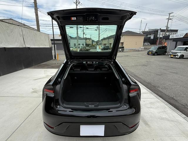 プリウス Ｚ　パノラマルーフ　デジタルインナーミラー／ドラレコ　１２．３インチＤＡ　地デジＴＶ　ＢＳＭ　パノラミックビューモニター　パワーバックドア　ＥＴＣ２．０　禁煙車　合皮シート　シートベンチレーション（24枚目）