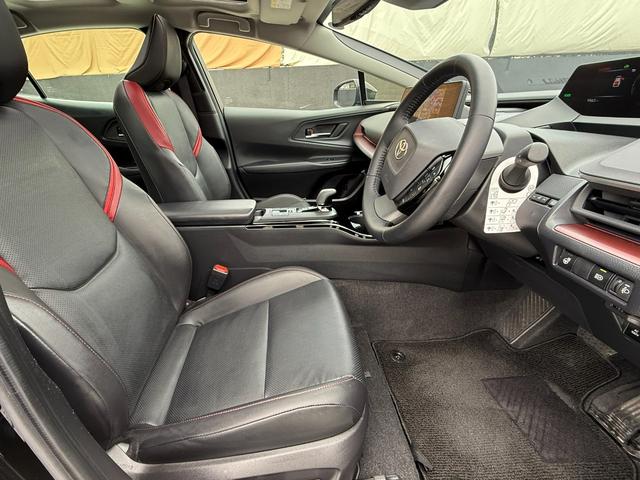 プリウス Ｚ　パノラマルーフ　デジタルインナーミラー／ドラレコ　１２．３インチＤＡ　地デジＴＶ　ＢＳＭ　パノラミックビューモニター　パワーバックドア　ＥＴＣ２．０　禁煙車　合皮シート　シートベンチレーション（41枚目）