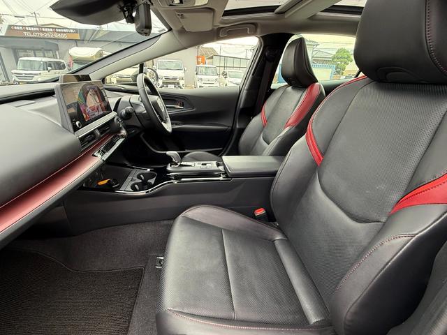 プリウス Ｚ　パノラマルーフ　デジタルインナーミラー／ドラレコ　１２．３インチＤＡ　地デジＴＶ　ＢＳＭ　パノラミックビューモニター　パワーバックドア　ＥＴＣ２．０　禁煙車　合皮シート　シートベンチレーション（45枚目）