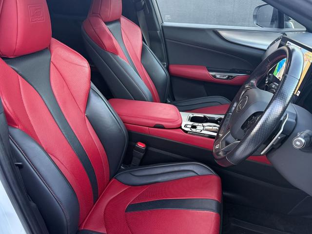 NX NX450h+ Fスポーツ サンルーフ 360ビュー デジタルミラー オレンジブレーキキャリパー 置くだけ充電 純正ドラレコ 禁煙 赤レザー シートヒーター前後 ベンチレーション 14型DA ステアヒーター 3眼フルLED(33枚目)