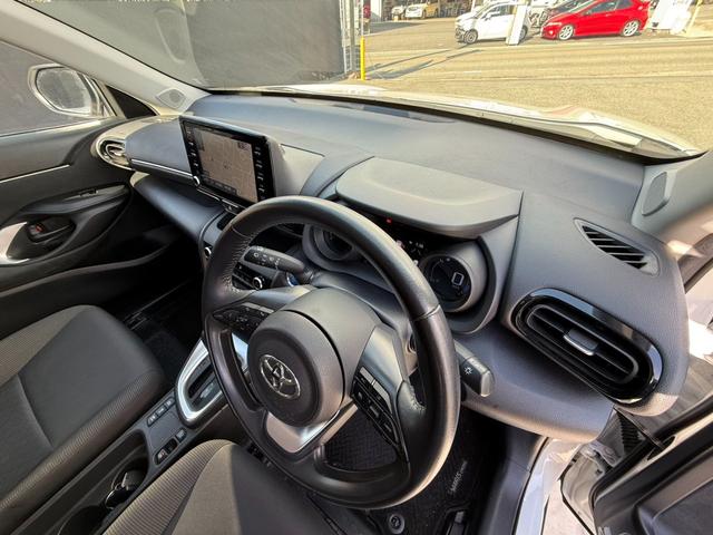 ヤリスクロス ハイブリッドG 8型DA ETC 前後ドラレコ 360ビュー 2トーンカラー フルLEDランプ パーキングサポートブレーキ 革巻きハンドル ステアスイッチ 禁煙 16AW セーフティセンス 充電用USBタイプC端子(48枚目)