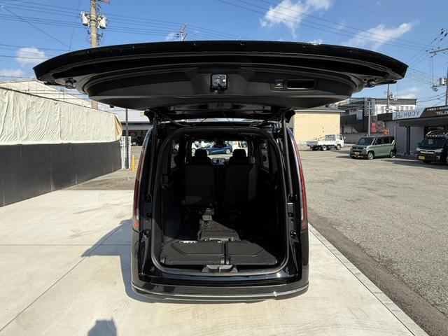 ステップワゴン スパーダ　１１．４型ナビＴＶ　Ｂカメラ　ミラー型ドラレコ　ＥＴＣ　パワートランク　両側パワスラ　ホンダセンシング　シートヒーター　１０．２型デジタルグラフィックメーター　トリプルゾーンコントロールフルＡＡＣ（18枚目）
