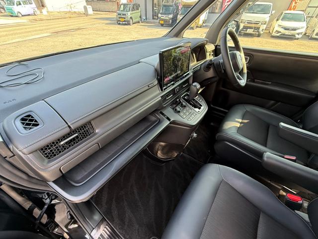 ステップワゴン スパーダ　１１．４型ナビＴＶ　Ｂカメラ　ミラー型ドラレコ　ＥＴＣ　パワートランク　両側パワスラ　ホンダセンシング　シートヒーター　１０．２型デジタルグラフィックメーター　トリプルゾーンコントロールフルＡＡＣ（51枚目）