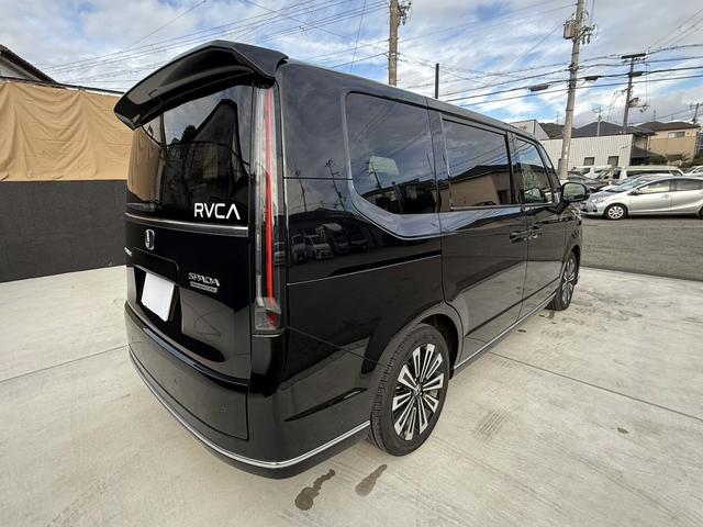 〈レーンキープアシスト〉車線からはみ出そうになると、警報を鳴らし危険を知らせてくれます。長時間のドライブや高速道路走行時等、不注意により起こる事故も回避しやすくなるので安心して運転できます★