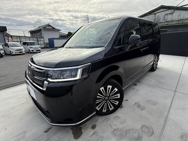 〈電動パーキングブレーキ〉スイッチひとつでパーキングブレーキをかけることができます。ハンドブレーキやペダル式パーキングブレーキよりも力がいらず、操作も簡単です★