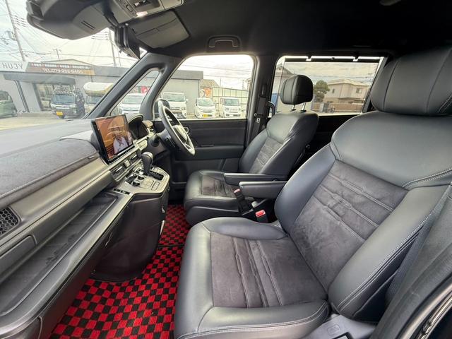 こちらのお車にはシートヒーターが装備されております☆体を直接暖めてくれますので、通常のエアコンよりも早く暖まることが出来ます！！寒い時期や寒い地方に出かける際は、寒い時も快適にドライブを楽しめますね♪