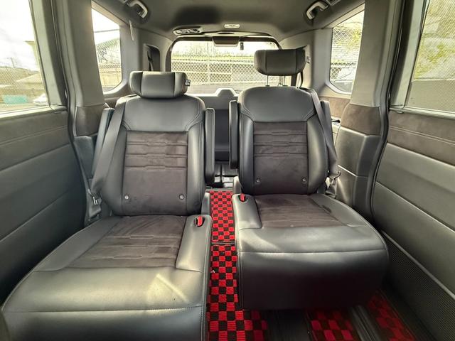 ２列目キャプテンシート（オットマン／両側アームレスト付き）★