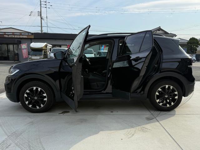 Ｔ－クロス ＴＳＩ　アクティブ　Ｄｉｓｃｏｖｅｒ　Ｐｒｏパッケージ　Ｂカメラ　ＥＴＣ２．０　ドラレコ　オールインセーフティ　１６ＡＷ　ルーフレール　ＬＥＤランプオートライト　革巻きハンドル　パドルシフト　左右独立ＡＡＣ　スマートキー（18枚目）