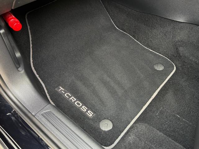 Ｔ－クロス ＴＳＩ　アクティブ　Ｄｉｓｃｏｖｅｒ　Ｐｒｏパッケージ　Ｂカメラ　ＥＴＣ２．０　ドラレコ　オールインセーフティ　１６ＡＷ　ルーフレール　ＬＥＤランプオートライト　革巻きハンドル　パドルシフト　左右独立ＡＡＣ　スマートキー（44枚目）