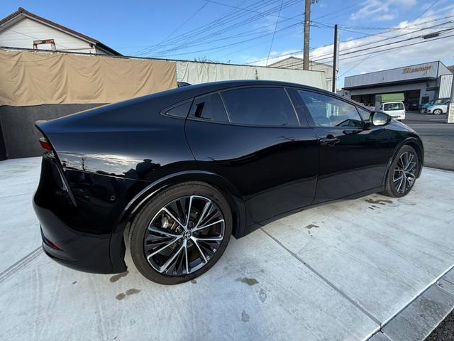 プリウス Ｚ　１２．３型ＤＡナビＴＶ　３６０ビュー　パワートランク　ＢＳＭ　ＥＴＣ２．０　合皮シート　ベンチレーション　ステアヒーター　ワイヤレス充電器　ミラー型ドラレコ　トヨタチームメイト　１９ＡＷ　パワーシート（13枚目）