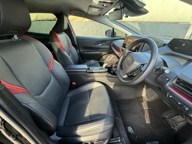 プリウス Ｚ　１２．３型ＤＡナビＴＶ　３６０ビュー　パワートランク　ＢＳＭ　ＥＴＣ２．０　合皮シート　ベンチレーション　ステアヒーター　ワイヤレス充電器　ミラー型ドラレコ　トヨタチームメイト　１９ＡＷ　パワーシート（31枚目）