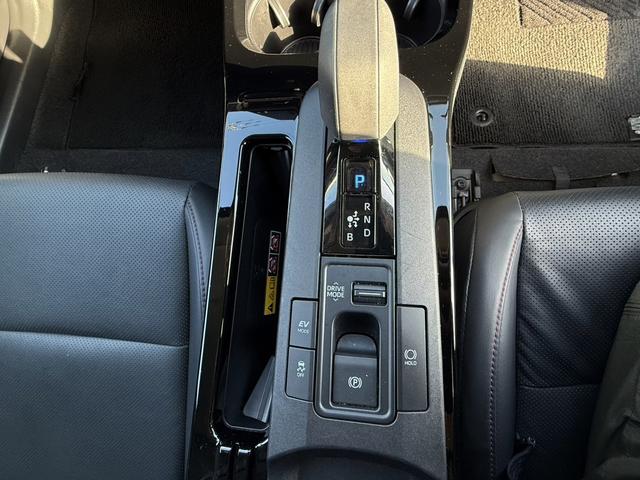 プリウス Ｚ　１２．３型ＤＡナビＴＶ　３６０ビュー　パワートランク　ＢＳＭ　ＥＴＣ２．０　合皮シート　ベンチレーション　ステアヒーター　ワイヤレス充電器　ミラー型ドラレコ　トヨタチームメイト　１９ＡＷ　パワーシート（48枚目）