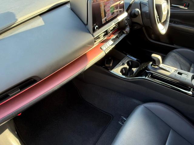 プリウス Ｚ　１２．３型ＤＡナビＴＶ　３６０ビュー　パワートランク　ＢＳＭ　ＥＴＣ２．０　合皮シート　ベンチレーション　ステアヒーター　ワイヤレス充電器　ミラー型ドラレコ　トヨタチームメイト　１９ＡＷ　パワーシート（56枚目）