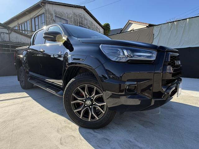 ハイラックス Ｚ　ＧＲスポーツ　９型ＤＡナビ　３６０ビュー　ユーティリティパッケージＡ　Ｔｚ前後ドラレコ　ＥＴＣ　トノカバー　ハーフレザースポーツシート　パワーシート　ＡＣＣ　アルミペダル　１８ＡＷ　ブレーキキャリパー　ソナー　禁煙（4枚目）