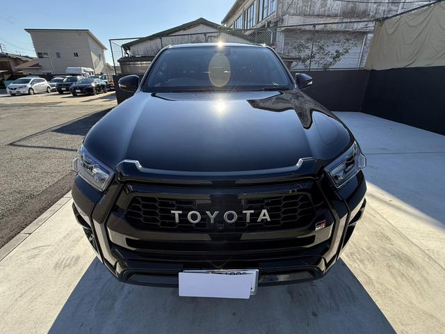 ハイラックス Ｚ　ＧＲスポーツ　９型ＤＡナビ　３６０ビュー　ユーティリティパッケージＡ　Ｔｚ前後ドラレコ　ＥＴＣ　トノカバー　ハーフレザースポーツシート　パワーシート　ＡＣＣ　アルミペダル　１８ＡＷ　ブレーキキャリパー　ソナー　禁煙（6枚目）