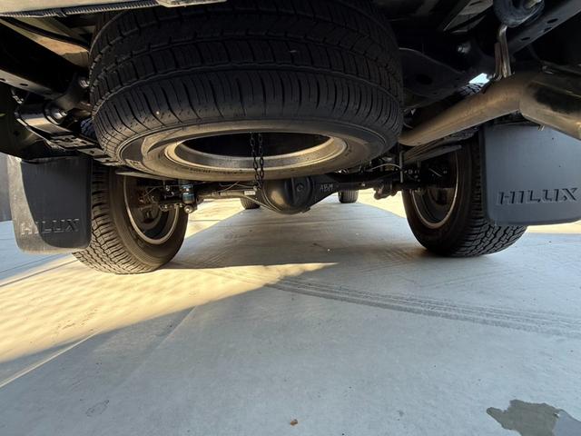 ハイラックス Ｚ　ＧＲスポーツ　９型ＤＡナビ　３６０ビュー　ユーティリティパッケージＡ　Ｔｚ前後ドラレコ　ＥＴＣ　トノカバー　ハーフレザースポーツシート　パワーシート　ＡＣＣ　アルミペダル　１８ＡＷ　ブレーキキャリパー　ソナー　禁煙（22枚目）