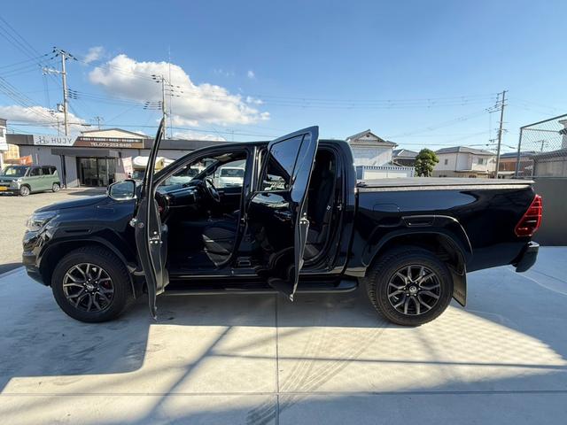 ハイラックス Ｚ　ＧＲスポーツ　９型ＤＡナビ　３６０ビュー　ユーティリティパッケージＡ　Ｔｚ前後ドラレコ　ＥＴＣ　トノカバー　ハーフレザースポーツシート　パワーシート　ＡＣＣ　アルミペダル　１８ＡＷ　ブレーキキャリパー　ソナー　禁煙（28枚目）